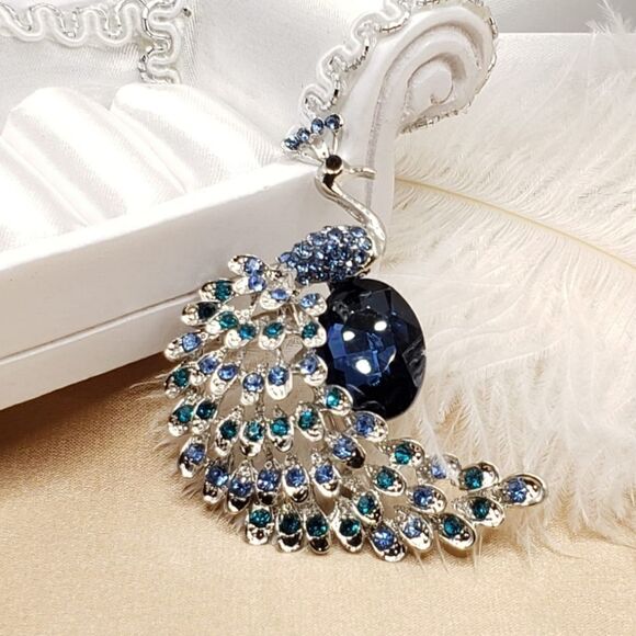 Brand New Blue Rhinestone Peacock Brooch Pin - Picture 5 of 5